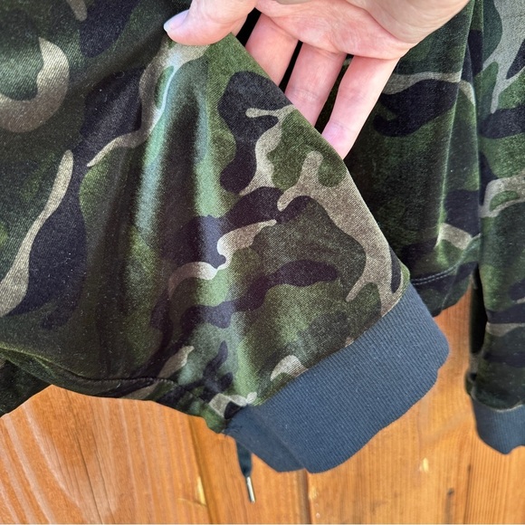 Pam & Gela cropped camo hoodie - Picture 8 of 8
